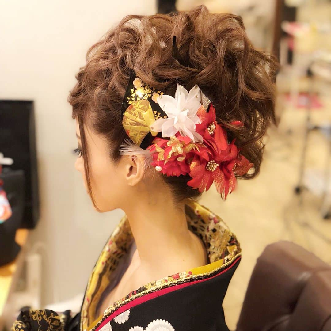 一条響さんのインスタグラム写真 - (一条響Instagram)「ヘアメイク編💋💋💋 ， 1日目と2日目、花魁の時のヘアメイクを見たいと 沢山コメントもらったので載せます😆💓 ， 1日目は、天女さん🐼🏯 2日目は、モヒカン🐴🌙 ， ちぃ @chiiianmaro にお任せしたので 安定に神ってましたわ✨💜 ， #歌舞伎町#キャバ嬢#一条響#バースデー#イベント#着物#花魁#振袖#ヘアメイク#天女#モヒカン」9月20日 19時40分 - ichijyo_hibiki