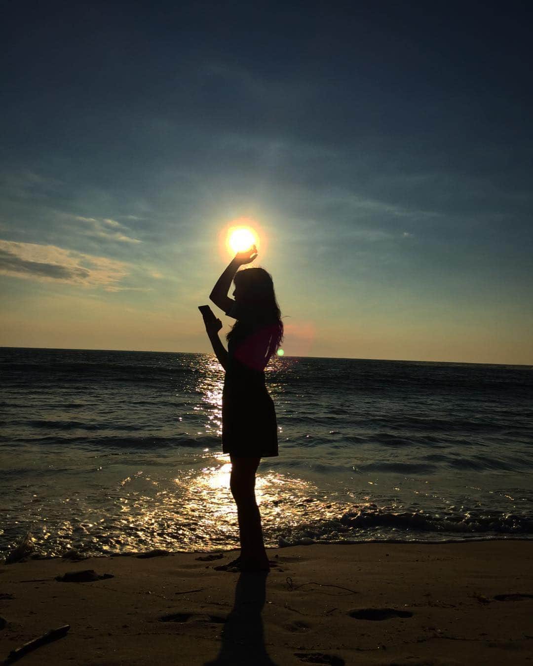 山本彩加さんのインスタグラム写真 - (山本彩加Instagram)「沈むゆく太陽を。。。 . . . . . . . 太陽の力を感じる」9月20日 19時52分 - ayaka48_yanyan