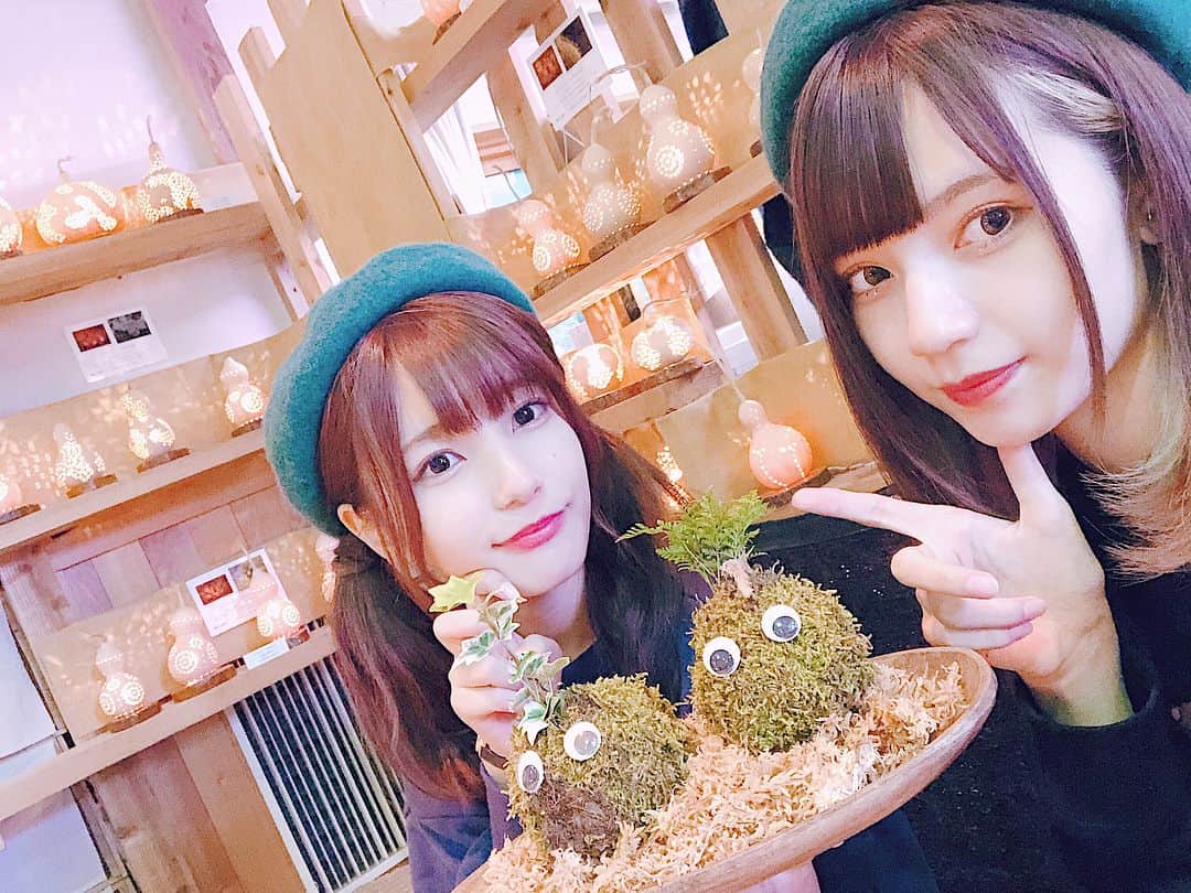 かすさんのインスタグラム写真 - (かすInstagram)「 やねちゃんと 青森楽しんでるなうんちょ  私が作ったのはどっちでしょうか  #モスボール #MOTHBALL #青森 #やね #やねちゃん」9月20日 20時53分 - kasuu_kasu