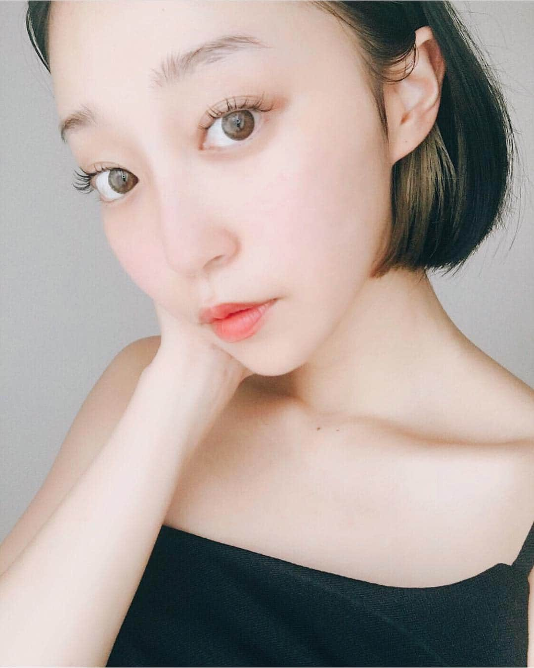 梅谷安里さんのインスタグラム写真 - (梅谷安里Instagram)「完全なるすっぴん素肌♡ 夏に少し焼けちゃったけどお肌白く戻ってきた♡ それは2つのクリニックとサロンのおかげかもしれない🙏@omotesando_osaka で 脱毛と美白に良い白玉注射してきた🤤すぐ終わる注射でお肌がトーンアップするの♡#注射嫌いだけど大丈夫だったよ♡笑 それから @lecollection_official でh2ホワイトフェイシャル→EMS→キャビテーションを受けてきたよ💕 スペシャルコースでお肌つやつやフェイスラインくっきり🤤 ・ いつもありがとうございます🙏💕 白玉注射は定期的に受けると徐々に白くなるみたいだから、また行こうっと😊 #お肌には自信あり #表参道クリニック #lecollection#美容#美白 #美肌#白玉注射#エステ #クリニック#すっぴん#ノーメイク」9月20日 21時24分 - anriworld