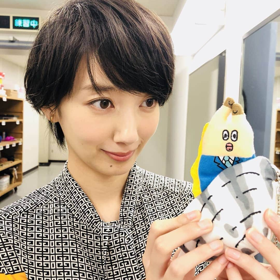 日本テレビ「サバイバル・ウェディング」さんのインスタグラム写真 - (日本テレビ「サバイバル・ウェディング」Instagram)「さてさて‼明日は朝から #波瑠 さんと #伊勢谷友介 さんが電波ジャックです✨✨✨ #その前に #6時45分頃から #貝社員 にさやかさん登場します #アサリを見つめる波瑠さんの可愛さたるや  #ZIP  #スッキリ  #ヒルナンデス  #サバイバルウェディング  #サバ婚  #感動の最終回は今週土曜よる10時」9月20日 21時50分 - survivalwedding