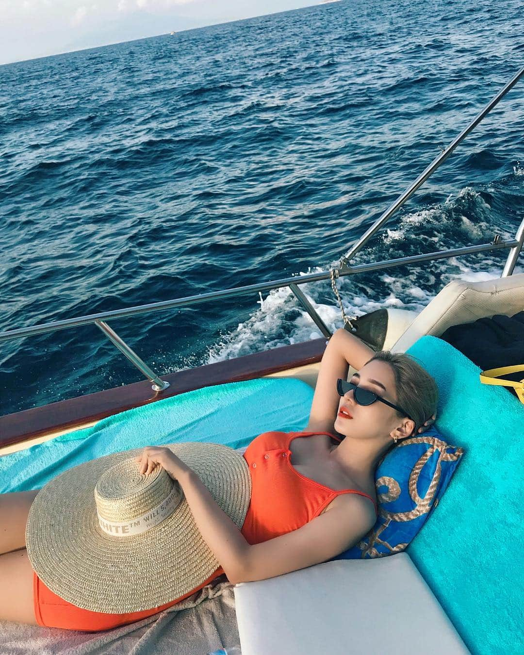 megbabyさんのインスタグラム写真 - (megbabyInstagram)「🧜🏻‍♀️💙🚤#capri」9月20日 22時11分 - _megbaby_