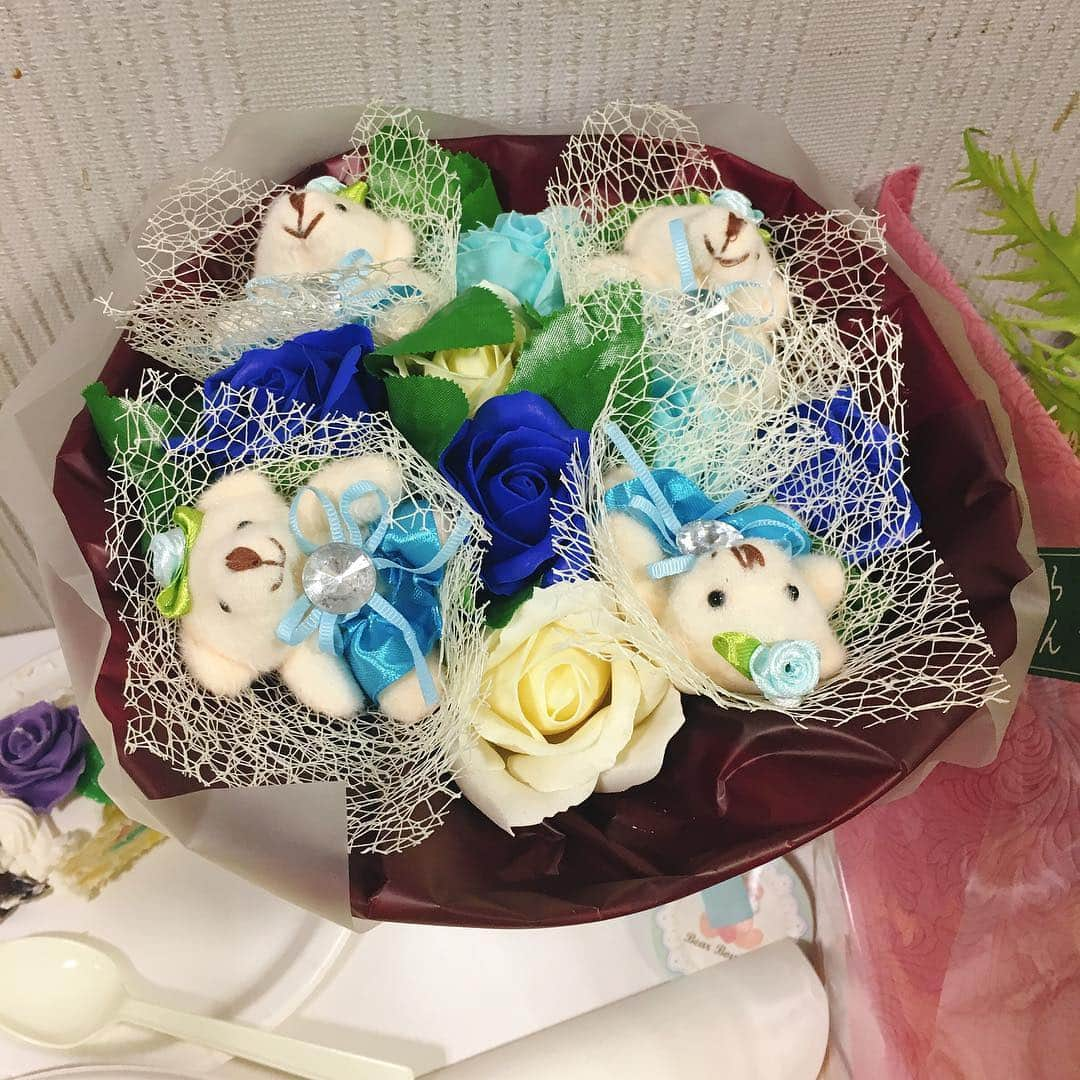 佐藤千亜妃さんのインスタグラム写真 - (佐藤千亜妃Instagram)「素敵なケーキ🎂✨嬉しいです！！😭😭💕 2018.9.20 #birthdaycake」9月20日 22時30分 - chiaki_sato0920