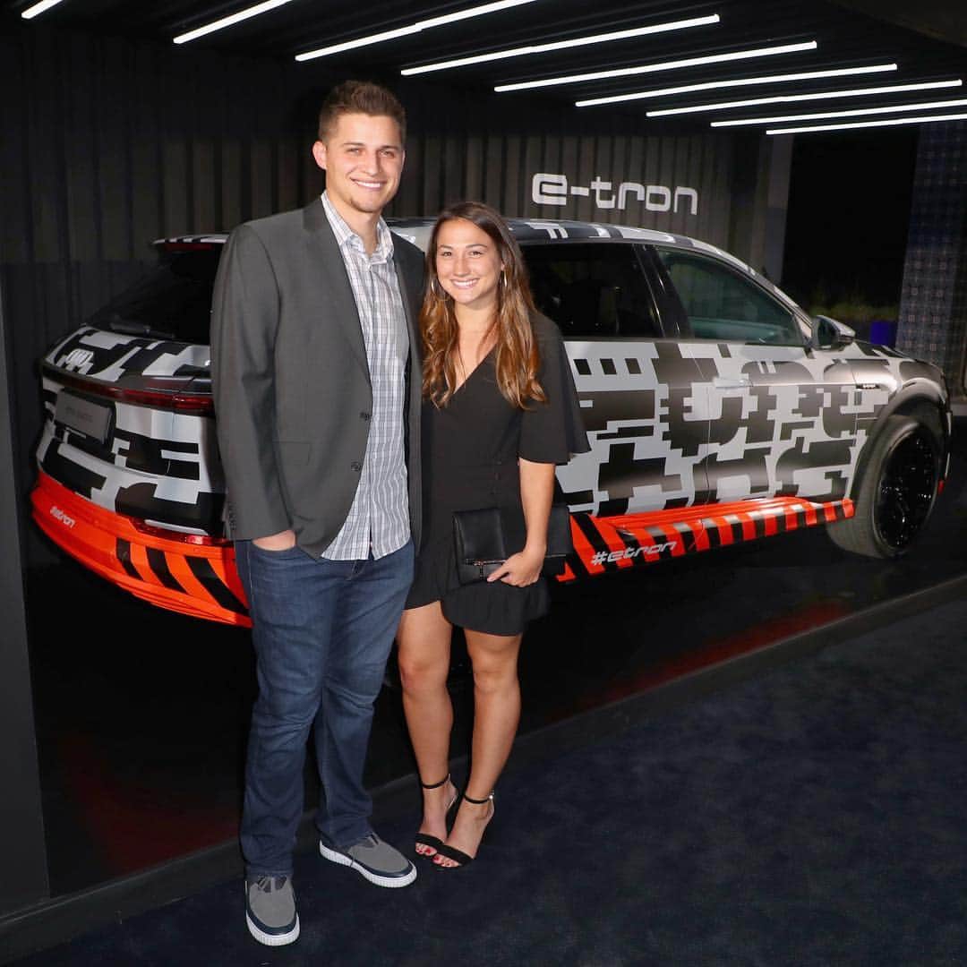 のインスタグラム：「@audi Emmy Event revealing their new #etron car 🔋」