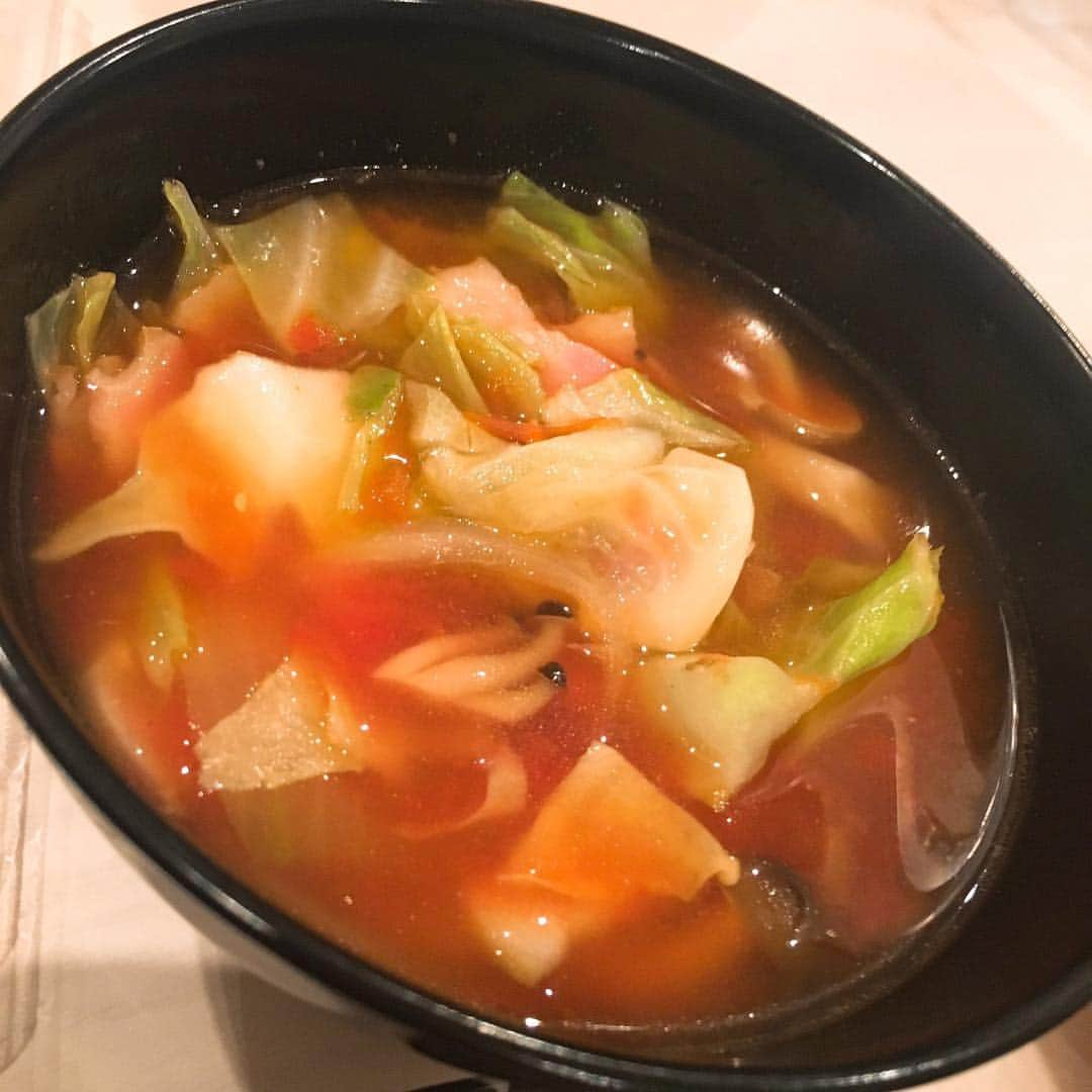 鈴木咲さんのインスタグラム写真 - (鈴木咲Instagram)「作った物記録🍚 . . . . . 🍴蓮根と大葉のシャキシャキつくね 🍴キュウリと茗荷の浅漬け 🍴カプレーゼ 🍴手羽中のカレー炒め 🍴カリカリ茄子のそぼろオイスターソース 🍴ミネストローネ 🍴塩焼き蕎麦肉味噌がけ 🍴スイートポテト 🍴キノコのペペロンチーノと韓国海苔のおつまみカプレーゼ 🍴納豆入り肉味噌のレタス巻きと白菜と豚バラの豆乳ミルフィーユ」9月21日 1時55分 - sakisuzuki1103