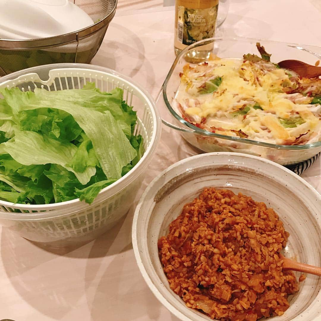 鈴木咲さんのインスタグラム写真 - (鈴木咲Instagram)「作った物記録🍚 . . . . . 🍴蓮根と大葉のシャキシャキつくね 🍴キュウリと茗荷の浅漬け 🍴カプレーゼ 🍴手羽中のカレー炒め 🍴カリカリ茄子のそぼろオイスターソース 🍴ミネストローネ 🍴塩焼き蕎麦肉味噌がけ 🍴スイートポテト 🍴キノコのペペロンチーノと韓国海苔のおつまみカプレーゼ 🍴納豆入り肉味噌のレタス巻きと白菜と豚バラの豆乳ミルフィーユ」9月21日 1時55分 - sakisuzuki1103