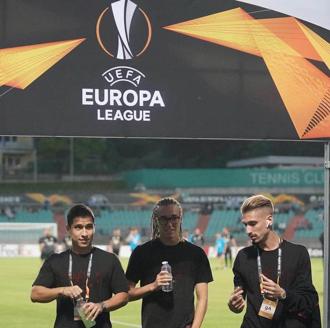 ホセ・マウリのインスタグラム：「Serata Europea ✌🏻 🔴⚫️ @acmilan」