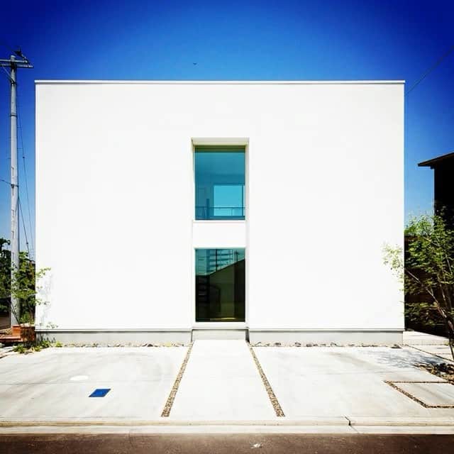 西荻窪ブランチ のインスタグラム：「#新築一戸建て #自由設計の家 #設計士と直接話せる家づくり #注文住宅 #工務店 #工務店選び #ハウスメーカー  #ハウスメーカー選び #ガルバリウム #ガルバ #ガルバリウム外壁 #外観 #おしゃれな家 #外観おしゃれ #水戸市 #つくば #三の丸 #日曜大工 #杉並区 #西荻窪 #シンプルな暮らし #インテリア #デザイン住宅 #デザイナーズ住宅 #デザイナーズハウス #四角い家 #三角屋根の家 #楽しい暮らし #ひたちなか」
