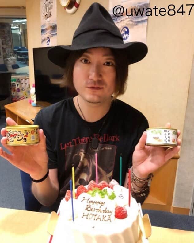 いきものがかりのインスタグラム：「【山下穂尊 36歳誕生日】・8月27日は、いきものがかりのギター・山下穂尊の36歳の誕生日。 【吉岡・水野が初ストーリー投稿で相互に登場】@mizunoyoshiki_teke & @kiyoe_utairo_official がそれぞれ自身のインスタグラム上で初めて「ストーリー」機能による動画を投稿。内容は2人が山下穂尊不在のまま山下の誕生日を祝うもの（それぞれ別内容）。 #いきものがかり #ikimonogakari  #山下穂尊 #Uwate847」