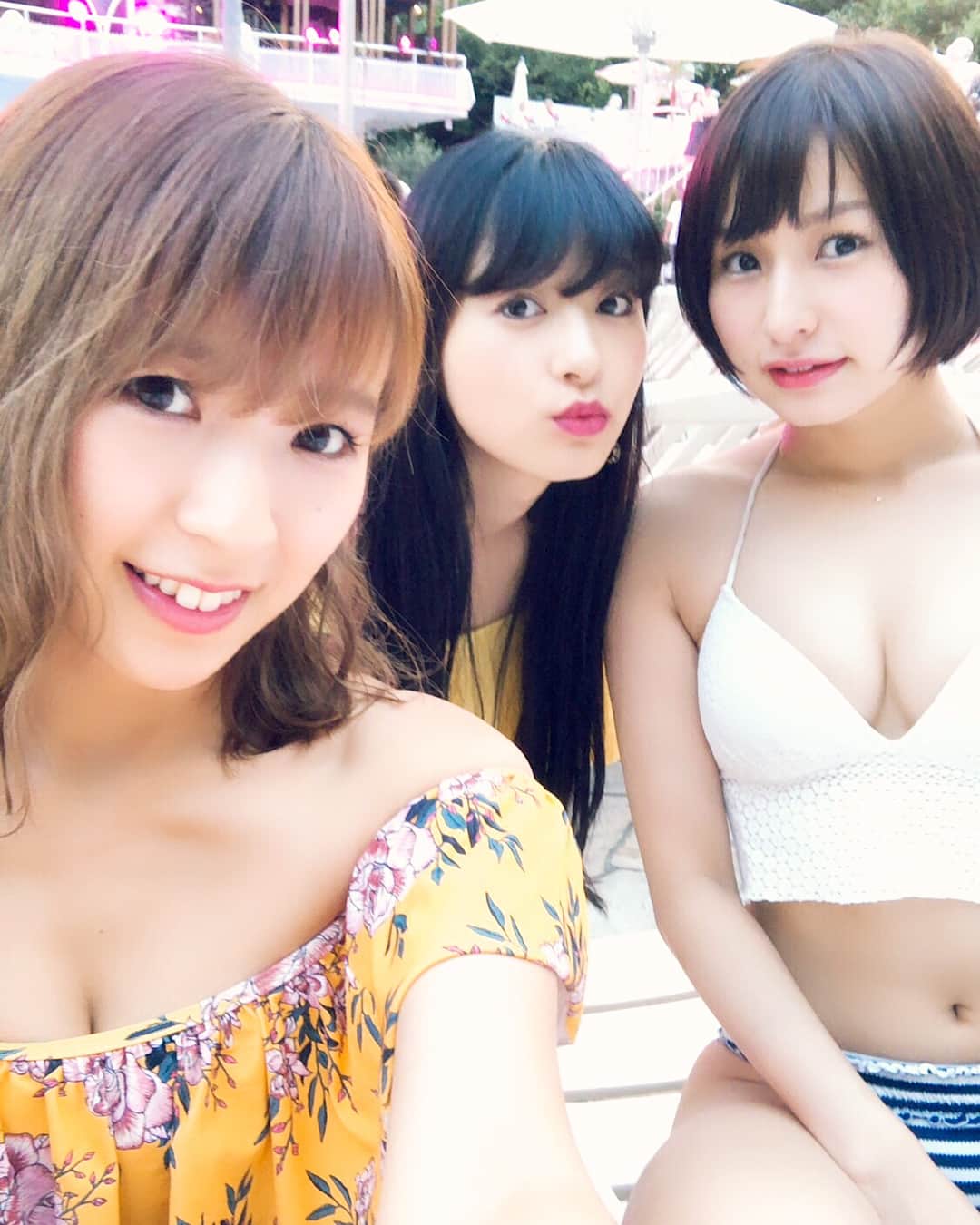林弓束さんのインスタグラム写真 - (林弓束Instagram)「水着をプライベートで二回も着たのなんていつぶりだろう。 今年は夏を謳歌したなぁ。 いまどきなインスタ映えなプールで ヒョウ柄キティの浮き輪でプカプカ浮いてた桜子さすがすぎた！ツワモノ！笑 #平成最後の夏」8月28日 15時11分 - hayashiyuzuka