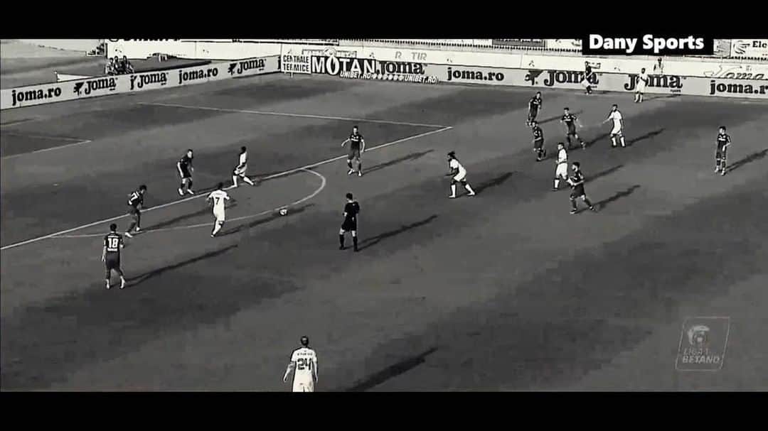ヘスス・フェルナンデス・コラードのインスタグラム：「👊🏼⚽️👊🏼 Hai CFR !! 🚂💪🏼」
