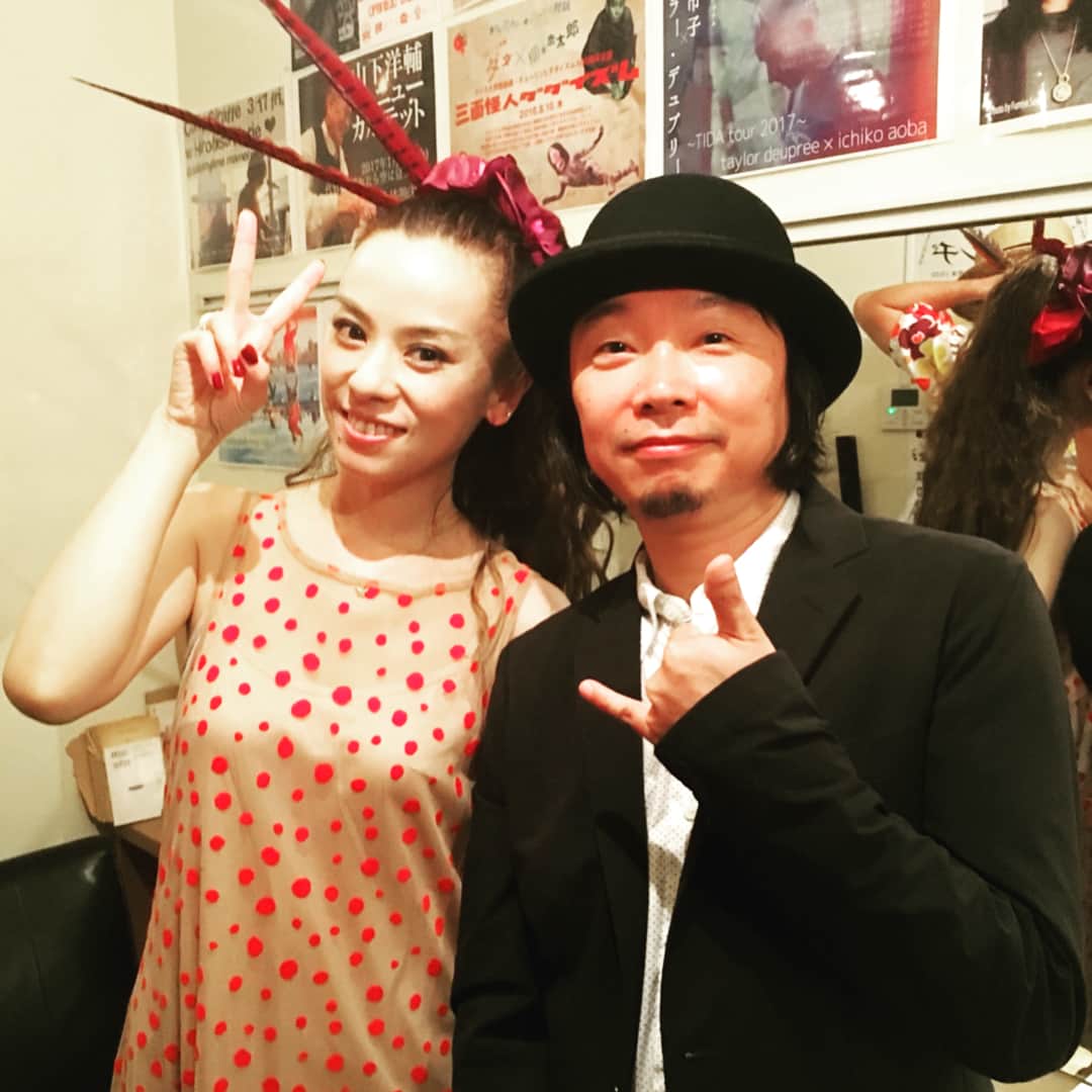 azumiのインスタグラム：「本日のサプライズはこちらでしたー！お久しぶりですwyolica！ギターso-toさん！来てくださった皆さんありがとうございましたー！ #azumi #wyolica」