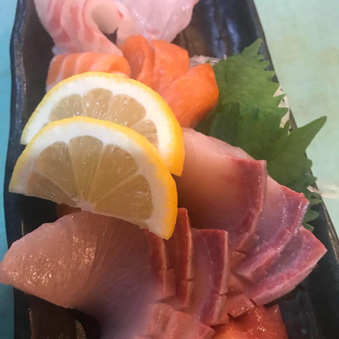まじめや桂店のインスタグラム：「今晩わぁ！今宵も沢山のご来店感謝感激雨嵐ですっ！(*≧∀≦*)本日は宴会コースのご予約頂戴してましたので、一部ですっ！ #超炭酸ハイボールの店  #まじめや桂  #阪急桂駅  #instafood  #instagood  #宴会 #宴会コース #サントリー #ローラもビックリ #サクサクチキン」