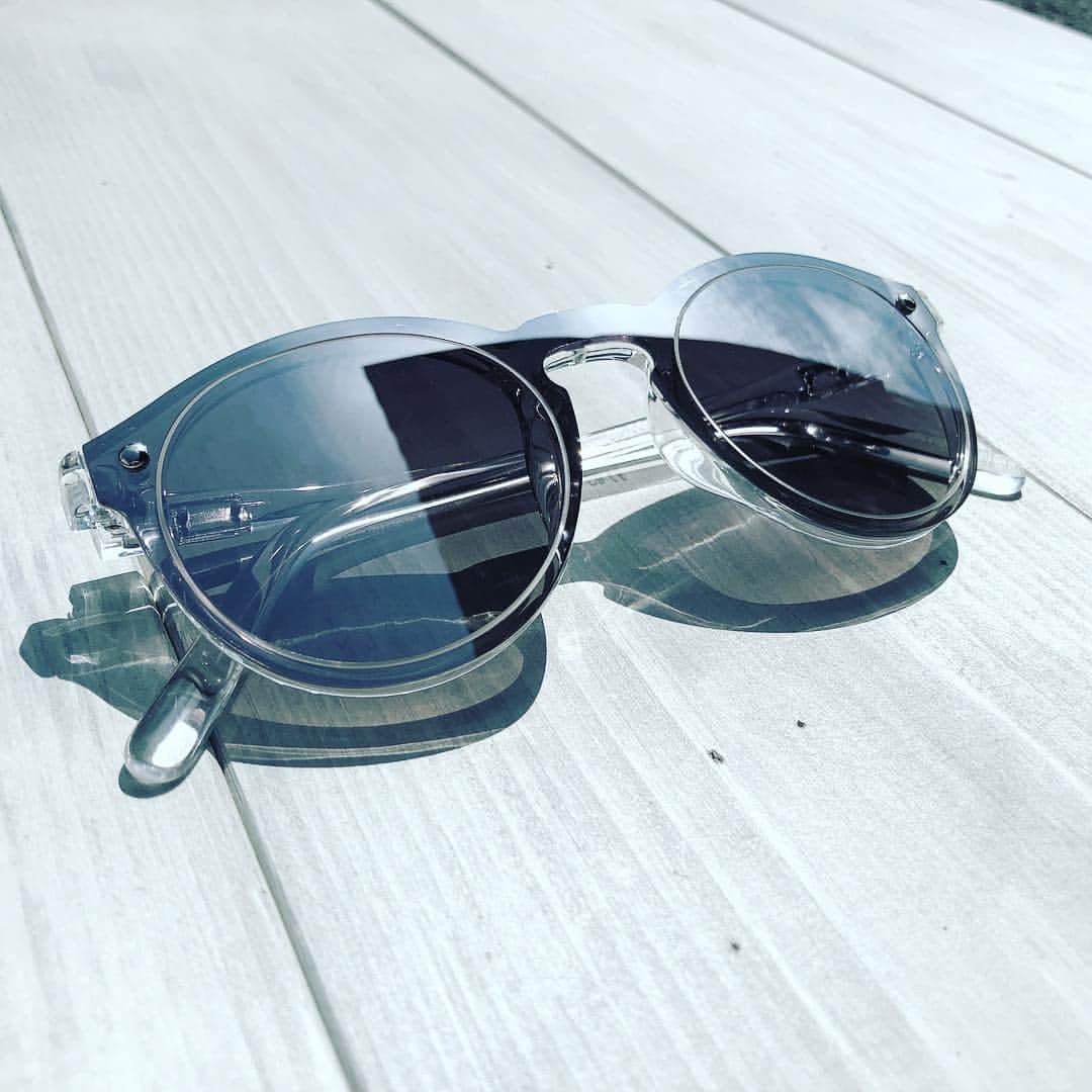 のインスタグラム：「pupa_glassesShop  @pupa_glasses Item wf0063 . すごく軽くてちょっと透け感のあるミラーレンズ✨ . . #サングラス #sunglasses #ファッション #ultraootd #プチプラコーデ #フェス好き #fashion #instagram #music #party #edcjapan #UltraJapan #海外フェス #女子旅 #コスプレ #西海岸スタイル #ootd #ナイトプール #プール #海 #フォトジェニック #夏フェス #夏コーデ #フェスコーデ #インスタ映え #インスタコーデ #edcjapan #edmlifestyle #ミラーサングラス」