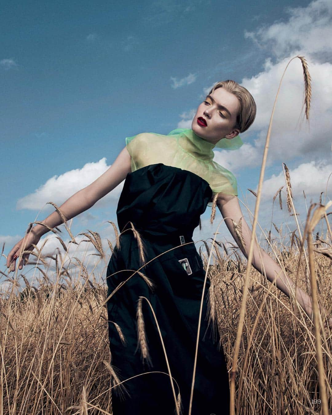 Luke Chamberlainさんのインスタグラム写真 - (Luke ChamberlainInstagram)「New @voguechina 🌾🌾shot by @emmasummerton with @ruthnotmay and @minniewastie #styling @danielapaudice #makeup @benjaminpuckey #nails @erihandanail #casting @bitton @establishmentny」8月29日 4時22分 - luke_chamberlain