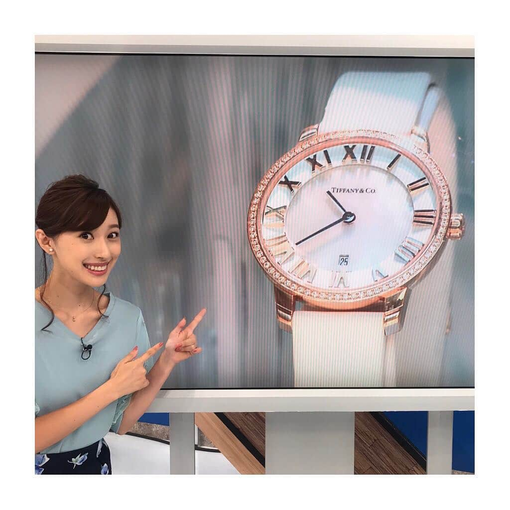 楠紗友里さんのインスタグラム写真 - (楠紗友里Instagram)「先程取引を終えたばかりのNY株式市場。 連日最高値を更新しています！ ティファニーは一時6.6%の大幅上昇となる場面もありました！ マーケット情報も詳しくお伝えします。 #bsjapan #早起き日経プラスFT #日本経済新聞 #financialtimes #マーケット #NYダウ #ナスダック  #最高値 #更新 #market #tiffany #ティファニー 偶然 #衣装 の #色 も #ティファニーブルー 😳 #キラキラ #時計 欲しい❣️笑」8月29日 5時29分 - sayuri_kusunoki