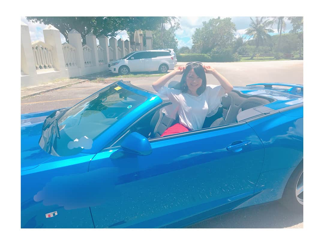 上田操さんのインスタグラム写真 - (上田操Instagram)「そしてかっこいい車というのがこちら！  #blue #car #chevrolet #camaro #chevroletcamaro  #青 #車 #シボレー #カマロ  人生初のオープンカーでめちゃ気持ちよくてハマりました◎ 運転してません🙊 でも 海外で車を走らせるなんて かっこよすぎなので いつかやりたいなと。日本でちびちび練習します！！🙋‍♀️」8月29日 12時45分 - mso_k_0423