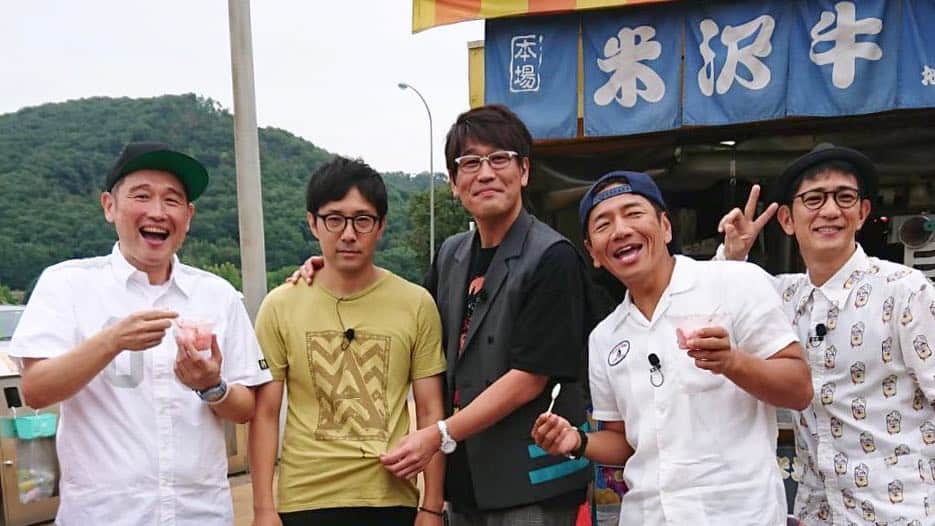 のインスタグラム：「先輩方  #ふざけ過ぎる #もはや仕事じゃなかった #上田さんは全くつっこまない #古坂さんはなんだかわからない #西尾さんはXGUN #黄色いやつは浜ロン #５人合わせて２２５歳 #精神年齢は５人で２０歳くらい（笑） #幸せー #上田チャンネル」