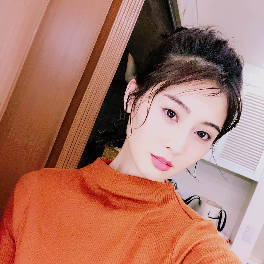 和田安佳莉のインスタグラム：「秋の装い。 早く涼しくなあれ。  #撮影 #shooting #model #モデル #fashion #hair #instagood #me #photo #ファッション #ヘアスタイル #happy #make #tokyo #beauty #summer #ボブ #被写体 #style #life #shoot #instalike #秋服 #コーディネート #おしゃれさんと繋がりたい #コーデ #スタイリング #写真 #東京カメラ部 #カメラマンさんと繋がりたい」