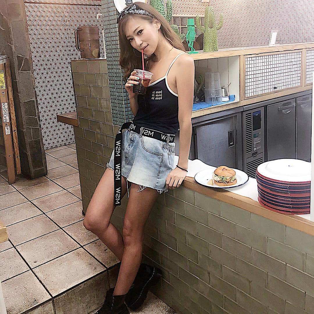 長谷川唯のインスタグラム：「・ ・ プチプラで可愛いヘアバンドは @wego_official だよ💋💋🖤 ・ ・ #code #ootd #fashion #happy #love #instagood」