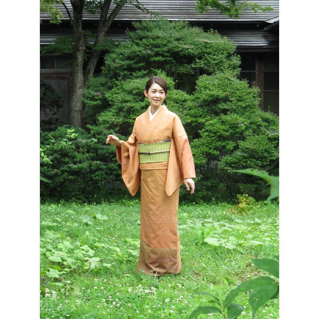 藤澤恵麻さんのインスタグラム写真 - (藤澤恵麻Instagram)「「美しいキモノ」秋号が発売中です。 今回は「とみひろ」の工房がある山形でロケをしました。 自然豊かな美しい景色の中に着物を着て佇むと、心落ちつき、清々しい気持ちで撮影に臨めました。 私の着ている着物をデザインした作者や工房の皆さんともお会いすることができ、とても心に残る撮影となりました。 とみひろの皆さん、ありがとうございました。 ぜひ誌面をお手にとってご覧下さい。  #恵麻 #ema #美しいキモノ #着物 #和服 #秋 #とみひろ #山形」8月29日 17時54分 - ema_fujisawa_official