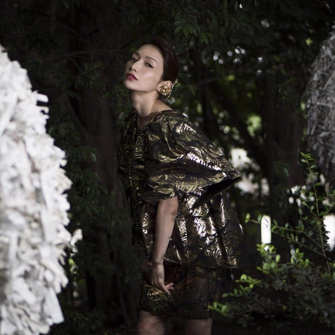 後藤真希さんのインスタグラム写真 - (後藤真希Instagram)「作品どりしました〜。ブログupします★ #fashionphoto  #yumikatsura  #yumikatsurajapan #yumikatsuraparis  #yuzen #ユミカツラ #桂由美 #ユミ友禅 #まきふく @karim_boumghar」8月29日 18時59分 - goto_maki923