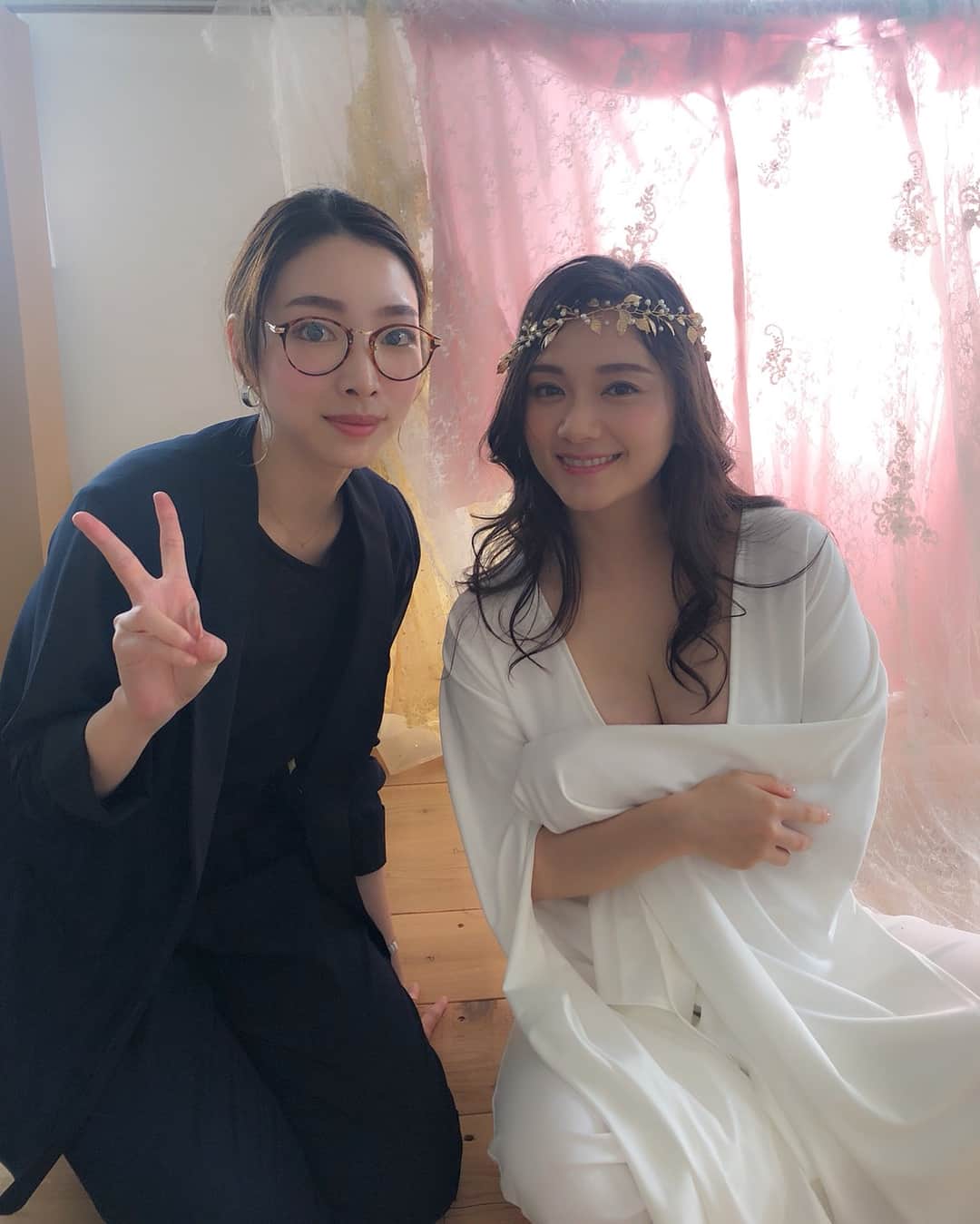 今井成美のインスタグラム：「マタニティフォト🤰 ウエディングドレスを注文したドレスショップさんのご厚意で撮ってもらいました😘 妊娠9ヶ月、もうすぐ会えるのが楽しみ💕  #マタニティフォト」