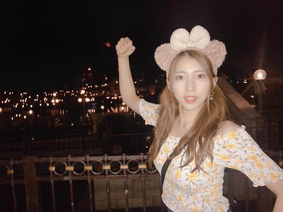 茂木忍のインスタグラム：「. ディズニーでの1番のお気に入りショット🤪🤪 . 撮影：向井地美音」