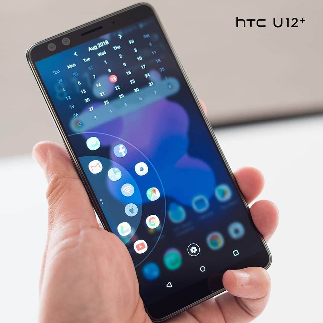 HTCのインスタグラム：「With Edge Launcher on the HTC U12+, it's simply faster to access your favorite apps and features with just a squeeze. #HTCU12Plus」