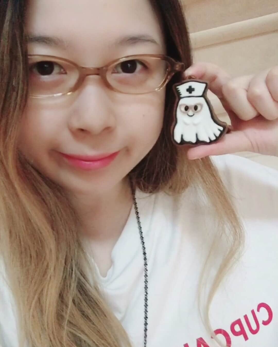 川瀬智子のインスタグラム：「似てるー🤭♥️ 眼鏡かけたら結構似てない？？？😊 本日23:59しめきりだよ🍵」
