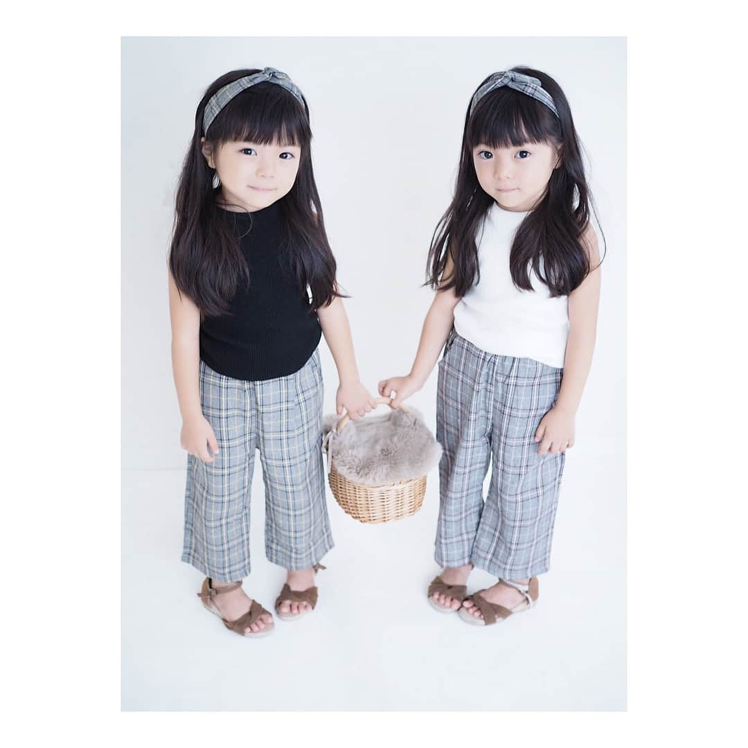 Yukiさんのインスタグラム写真 - (YukiInstagram)「長女ちゃんの学校がスタートして、双子ちゃんの夏休みもあと少し(o^^o) * *  娘ちゃんたちと過ごしていると毎日が本当に濃く感じるw♡  お洋服はセットアップでカチューシャもついてて嬉しい♡  スワイプ最後のカラフルなインナーもセットなのでほーんとお得(o^^o) * *  まだ少し先かなあーと思ってたけど、秋が来るのがだんだん楽しみになってきました🍁  set up ⇨ @urbancherry_」8月29日 22時52分 - yukikuu96