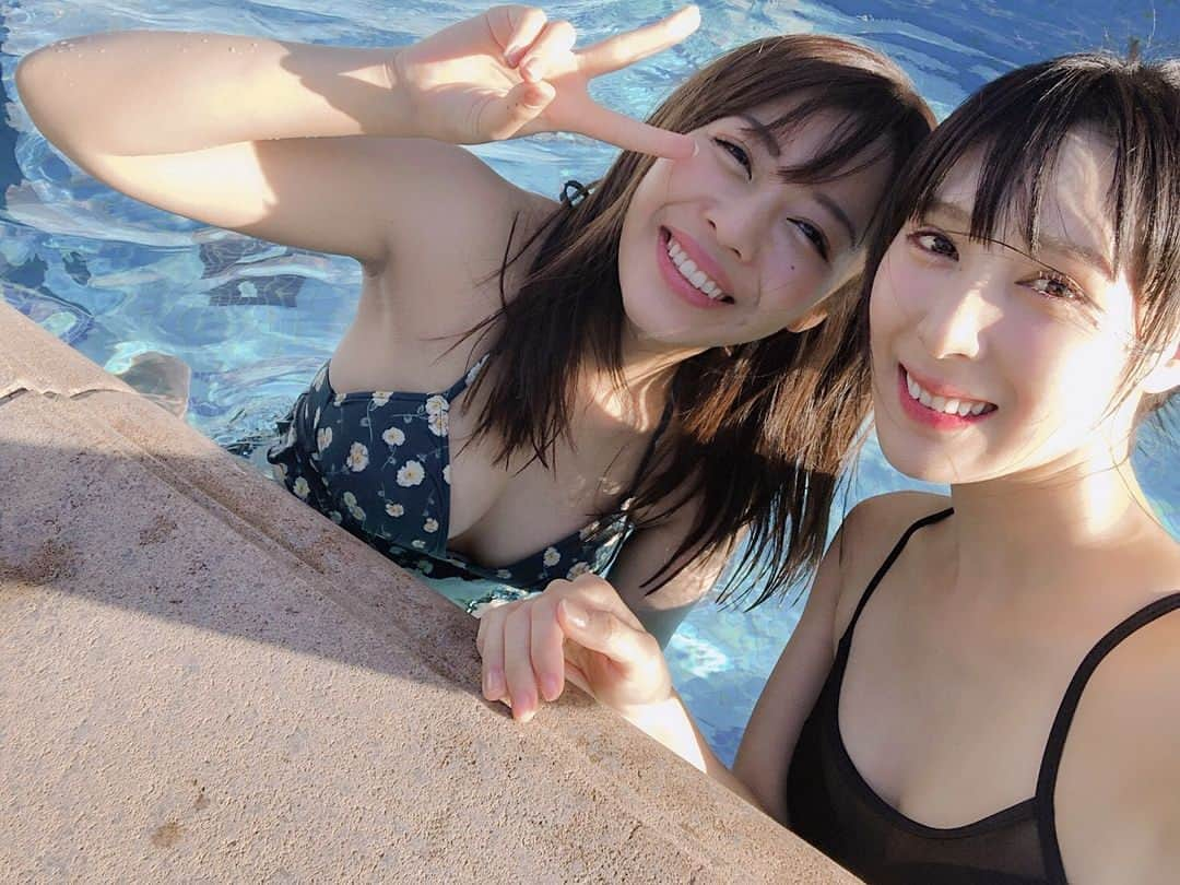 石倉侑芽さんのインスタグラム写真 - (石倉侑芽Instagram)「. . 水着シリーズ👙 もうそろそろ8月も終わるので これを最終回にします👋💓 . 1枚目の2人のなんとも言えへん儚い顔。w 何考えてたんやろ👼👼 当日まで時間も場所も決めてなくて 駆け込みで1時間楽しんだプール🐬結果オーライ💆‍♀️ . 色んなお店ぐるぐる巡って巡って たくさん見たけど、やっぱり 1番最初に手に取ったこの水着に💓 珍しいグリーン色なんやけど めっちゃお気に入り😊💘 1回しか着れやんだの残念😭 . #水着#夏休み#プール#ガーデンプール #ホテルイースト21#ゆめちん#あやぴ」8月29日 23時33分 - yume8115