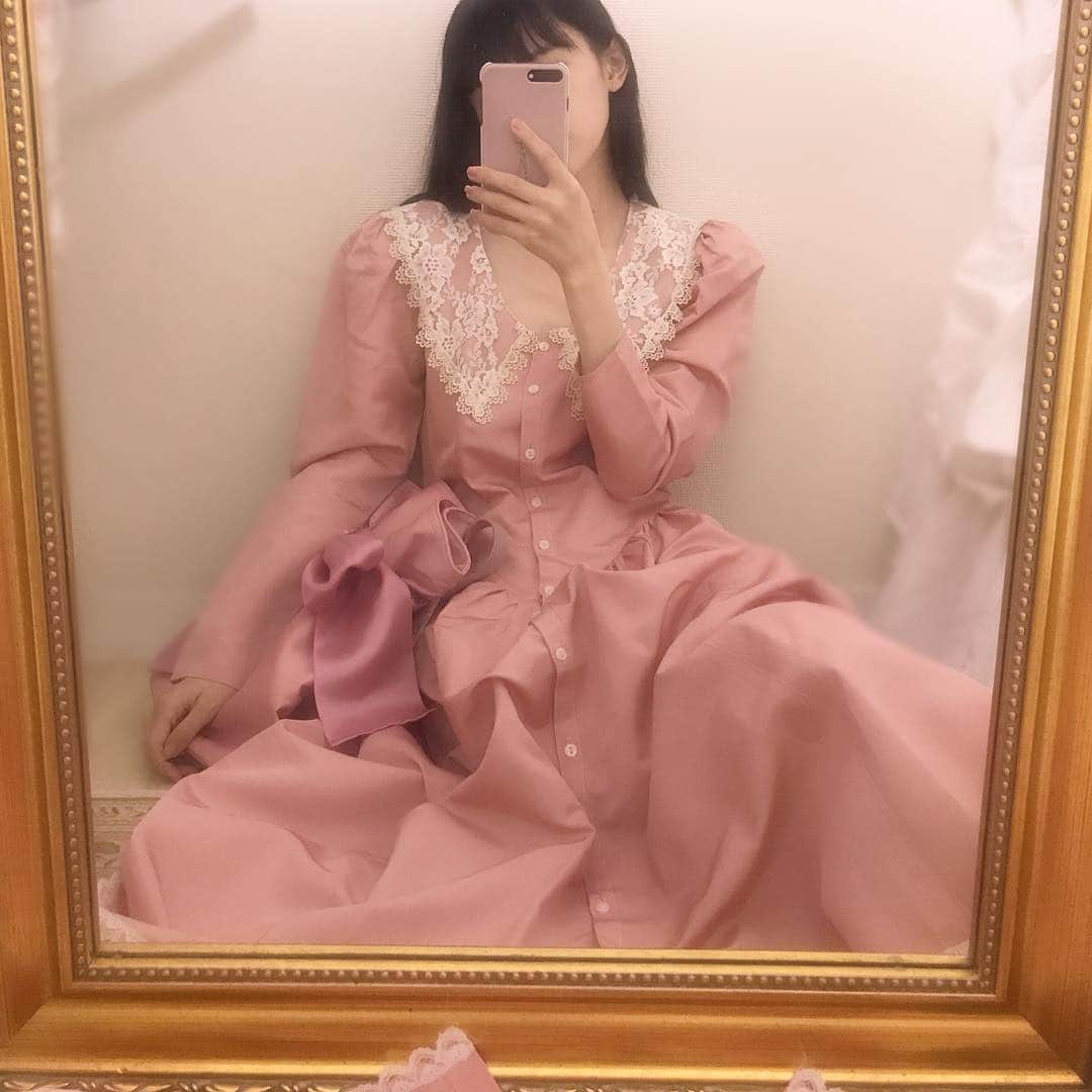 酒元麻衣（まいへー）のインスタグラム：「気づけばpinkのドレスばかり🎀 可愛いものを年齢気にせずずっと好きでいたい🎀 #vintageootd#vintagefashion」