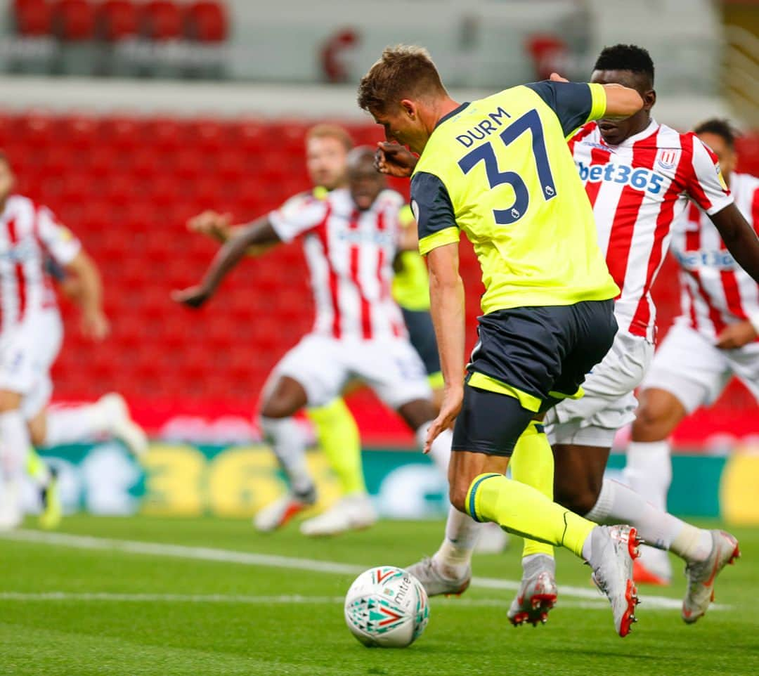 エリック・ドゥルムのインスタグラム：「Not happy with the result yesterday , but happy to be back on the pitch in a official game after 16 months 🙏🏻 thanks everybody for the great support the last 16 months 👍🏼🙏🏻 #terriers #htafc #37 #comeback」