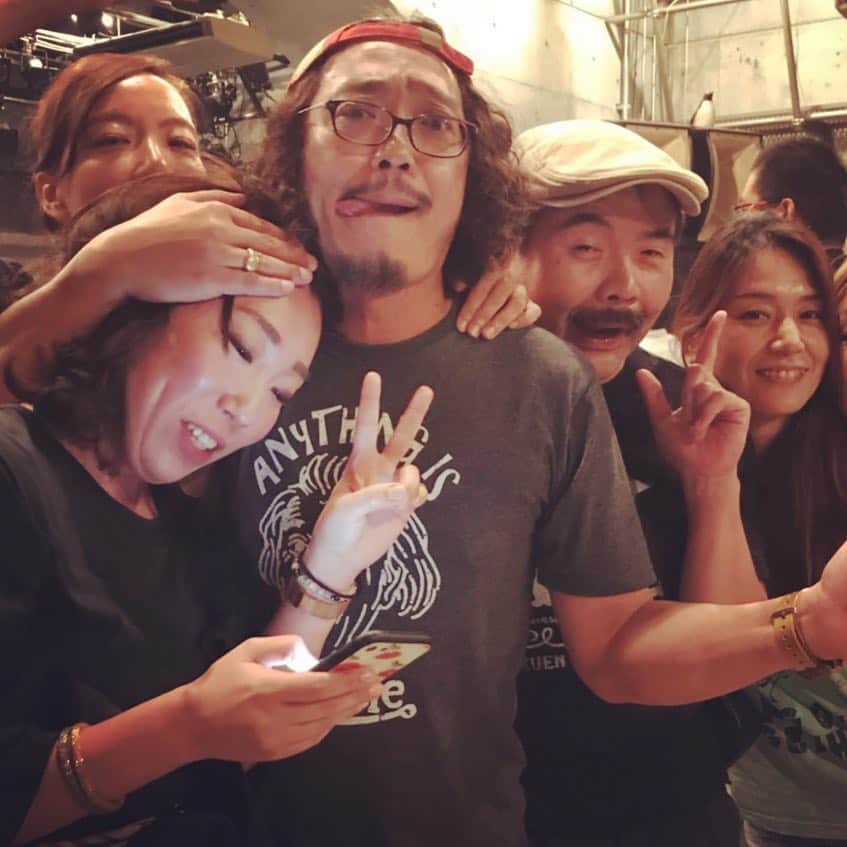 オカノアキラのインスタグラム：「明日8/30ロイヤル中安＆デイトレーダーズLIVE@神戸チキンジョージです。皆さんお待ちしております！」