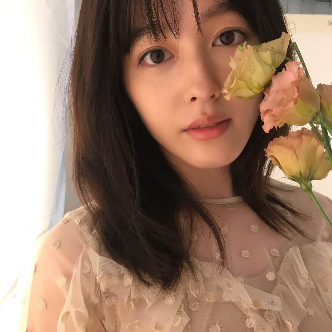 高橋有紀さんのインスタグラム写真 - (高橋有紀Instagram)「とにかくこはるんの素の美しさを生かしたヘアメイク！可愛いのもドレッシーなもの沢山撮影しました、カレンダーお楽しみにっ☺︎☺︎☺︎ #osakana_yuki  #hairmake #久住小春 #きらりんレボリューション」8月30日 0時46分 - osakana_yuki