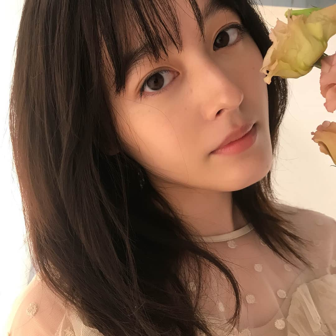 高橋有紀さんのインスタグラム写真 - (高橋有紀Instagram)「とにかくこはるんの素の美しさを生かしたヘアメイク！可愛いのもドレッシーなもの沢山撮影しました、カレンダーお楽しみにっ☺︎☺︎☺︎ #osakana_yuki  #hairmake #久住小春 #きらりんレボリューション」8月30日 0時46分 - osakana_yuki