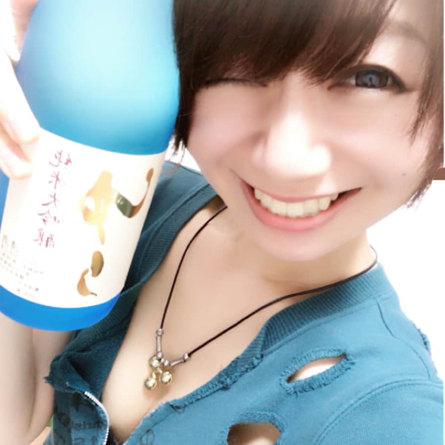 岩政久美子さんのインスタグラム写真 - (岩政久美子Instagram)「いえーい！日本酒頂きました！！ ありがとうございます！！  お休みの日にちびちび呑もうと思います☆ #日本酒 #なんかトランプさんの」8月30日 2時10分 - nyankoteacher10