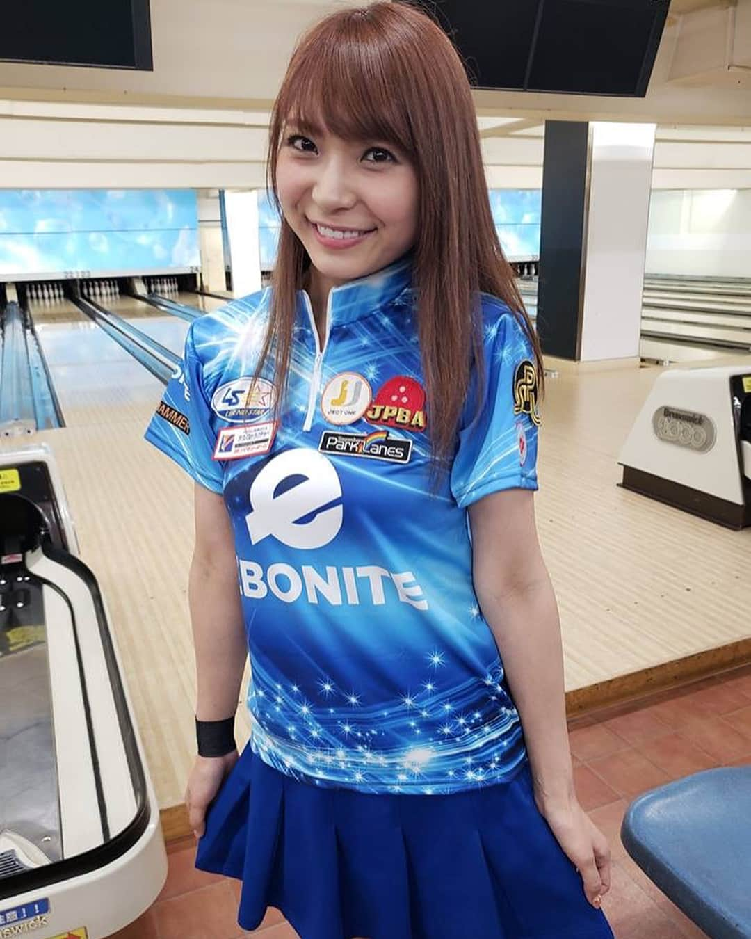 本間成美さんのインスタグラム写真 - (本間成美Instagram)「レジェンドスターから#EBONITE #HAMMER ウェア好評発売中です😊💕 1.2枚目はメンズモデル、3枚目はレディースモデルとなります✨昨日のリーグではレディースモデルの上下セットのスカートが好評でしたよ〜💗💗 チェックしてみてくださいね〜😙 #レジェンドスター#ボウリングウェア#bowling #2018モデル」8月30日 15時30分 - narumi517