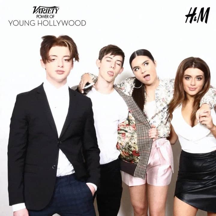 ランドリー・ベンダーのインスタグラム：「family 👨‍👩‍👧‍👦 @griffingluck @briellebarbusca @thomasbarbusca @variety #poyh」