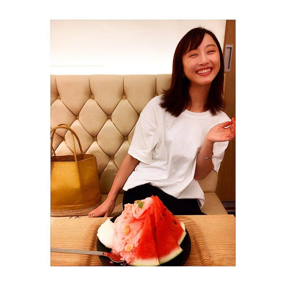 松井玲奈さんのインスタグラム写真 - (松井玲奈Instagram)「@kazi_baziru ちゃんとお出かけ #ホミビン でスイカのかき氷を食べたよー。 なんでこんなに笑ってるか忘れたけど、バジルちゃんのとってくれる写真はいっつも楽しい顔してる☺️ #ホミビン #表参道 #かき氷」8月30日 8時49分 - renamatui27