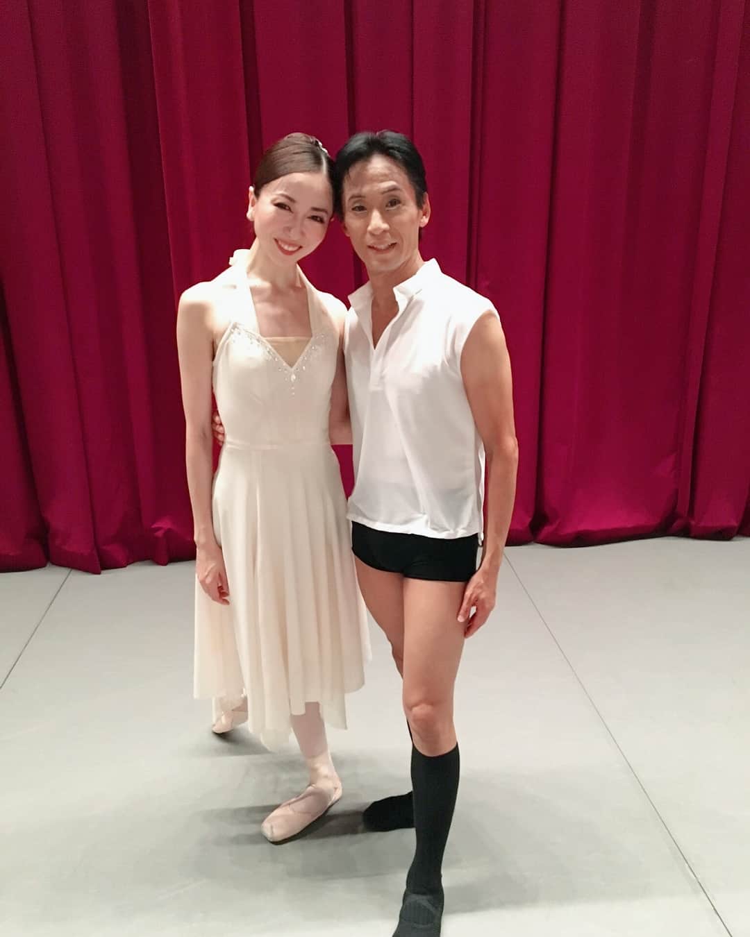 加治屋百合子さんのインスタグラム写真 - (加治屋百合子Instagram)「Completed all my Summer schedule! It was great sharing the stage with fellow dancers❤️ Thank you Miyako and Gen for continuing to inspire all of us💕Little bit sad that it’s over, but off to next adventure! Dancing “White Swan Pas de Deux”, “Black Swan Pas de Deux” and “Raymonda” at the Miller outdoor theater in Houston next! Sep 13th - 15th.  夏のスケジュールを無事終えることが出来ました！日本では、皆さんと公演をシェアする事が出来て嬉しかったです！ 都さん、元さんより沢山のインスピレーションを頂きました❤️ 次は9月13日から15日までヒューストンの野外劇場で「白鳥のパドドゥ」「黒鳥のパドドゥ」「ライモンダ」を踊ります。  #ballerina #ballet #dance #dancer #japan #japanese #asian #miyakoyoshida #genhoriuchi」8月30日 10時20分 - yuriko_kajiya