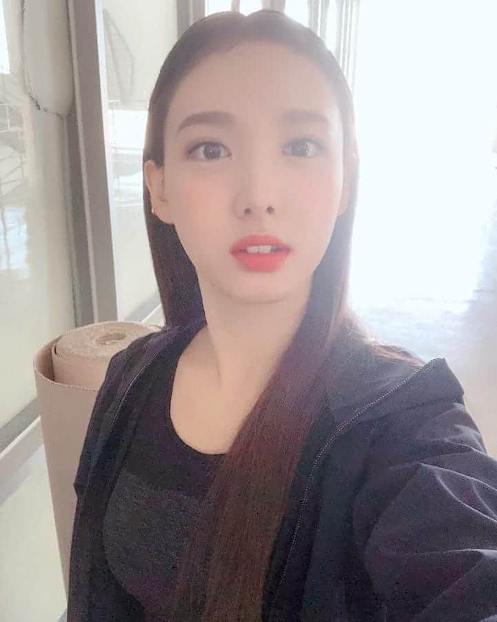 ナヨンさんのインスタグラム写真 - (ナヨンInstagram)「TwiceVelvet or BlackTwice ? 🙈 #TWICE#트와이스#NAYEON#나연」8月30日 11時05分 - twicenayeon