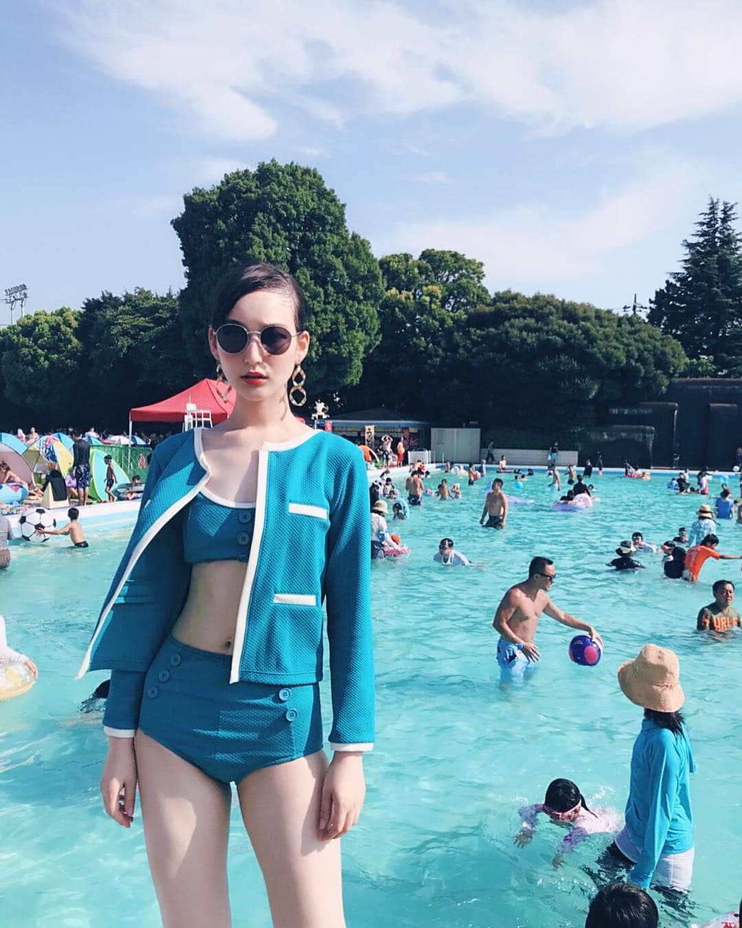 夢子のインスタグラム：「🏊💭💕 #pool #pooltime #プール #moussy #マウジー #水着 #swimwear #swimwearfashion #swimwear2018 #model #sunglasses #夢子キャサリン #スイムウェア #summer #summervacation #summertime」