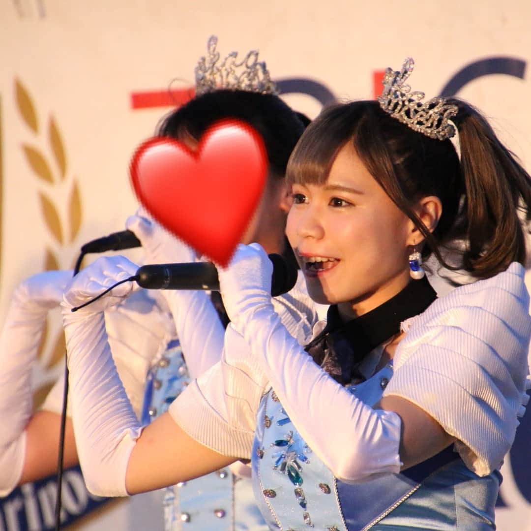 山口みらんさんのインスタグラム写真 - (山口みらんInstagram)「ずっとずっと1番近い目標。 大好きな横浜F・マリノスに少しでも放課後プリンセスとして関わる事が出来たら...と思っていた。 マリノスの日産スタジアムのホームにはトリコロールステージが開催されるという事で放課後プリンセスとして出演させて頂くことが出来ました😭💓 今回はシンデレラ衣装で制服シンデレラとFORZA!OLE!の2曲を披露しました！沢山のマリサポさんとグラサポさんが立ち止まってみてもらえて本当に幸せな空間でした。マリサポさん優しく迎え入れてくれたような気がして本当に本当に嬉しかったです。ありがとうございました！卒業するまでに私のひとつの目標が達成することができて本当に幸せでした！！！ 放課後プリンセスを応援してくれてる皆も、みらんの晴れ舞台だ！と駆けつけて精一杯声を出して応援してくれてありがとうございました！！！みんなの優しさ愛を感じた私にとって絶対に忘れられない思い出の深い1日になりました！！！こんな幸せな時間をありがとうございました(´；ω；｀) #fmarinos #マリノス #横浜Fマリノス #放課後プリンセス #idol #soccer #jリーグ #トリコロールステージ #横浜 #日産スタジアム #サッカー #ユニフォーム女子」8月30日 13時50分 - yamaguchi_miran