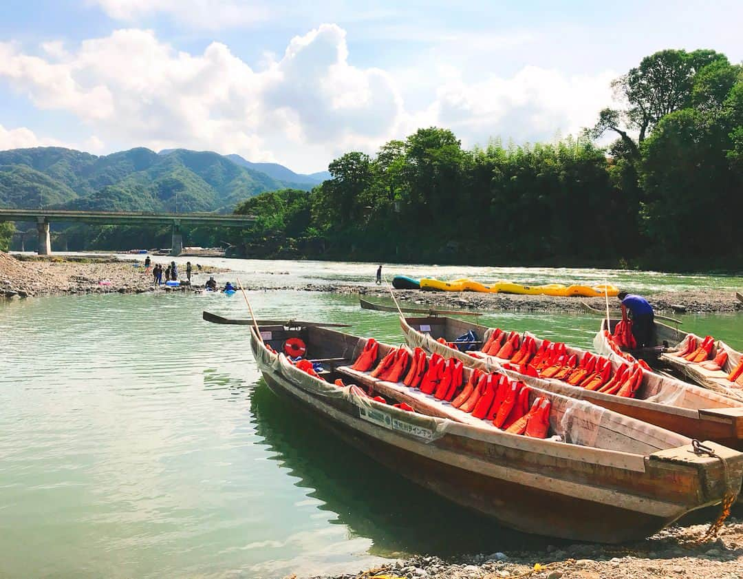 笠原美香さんのインスタグラム写真 - (笠原美香Instagram)「🌊🚣✨ . #長瀞 #長瀞ライン下り #川下り #埼玉 #nagatoro #riverboating #boating #summer #natural #river #instagood #trip #japan #japan_of_insta #ラフティング #rafting #平成最後の夏 #夏の思い出 #여행 #풍경  #일본  #여름 #プチ旅行 #女子旅 #昔ながらの #自然 #マイナスイオン #beautifuljapan #2018」8月30日 16時13分 - mika.k419