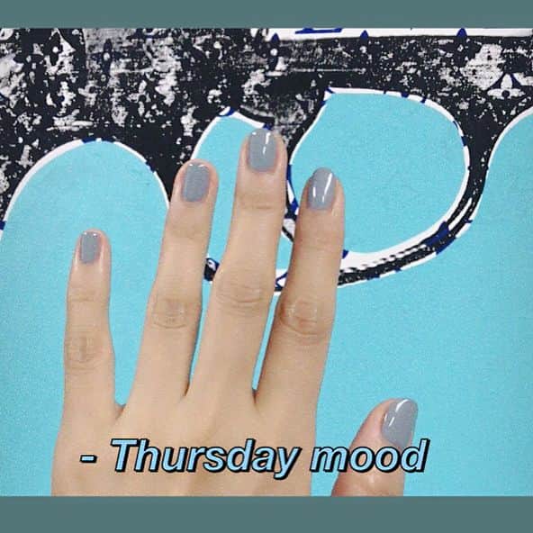 高橋メアリージュンさんのインスタグラム写真 - (高橋メアリージュンInstagram)「New nail color.ただのグレイじゃないんですよね…可愛い色! I like this color! @schone_frau.nail  Thanks a lot to Shie❤︎ #nailcolor #秋ネイル2018」8月30日 18時02分 - maryjuntakahashi