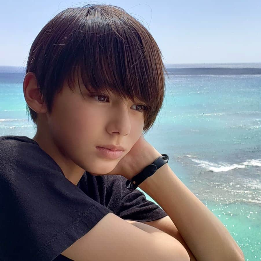 翔さんのインスタグラム写真 - (翔Instagram)「夏休みも残すところあと一週間🌴なんだか寂しいね。 最後にいい思い出作るよ🎶  Enjoying the last few days of summer 🍍🍉😎🌴🌻🏖🌞🌺🌊🍧 * * #長い #夏休み #あと一週間 #終わってしまう #思い出作るよ #家族旅行 #アメリカ #ハワイ#オアフ島 #ホノルル #海 #青い #綺麗 #現実逃避 #それは母 #毎年言うけど今年も言うよ #終わるの早かった #本当に早かった #さようなら #2018年の夏 #翔 #asl_ahl #kidsmodel」8月30日 18時29分 - sho0509official