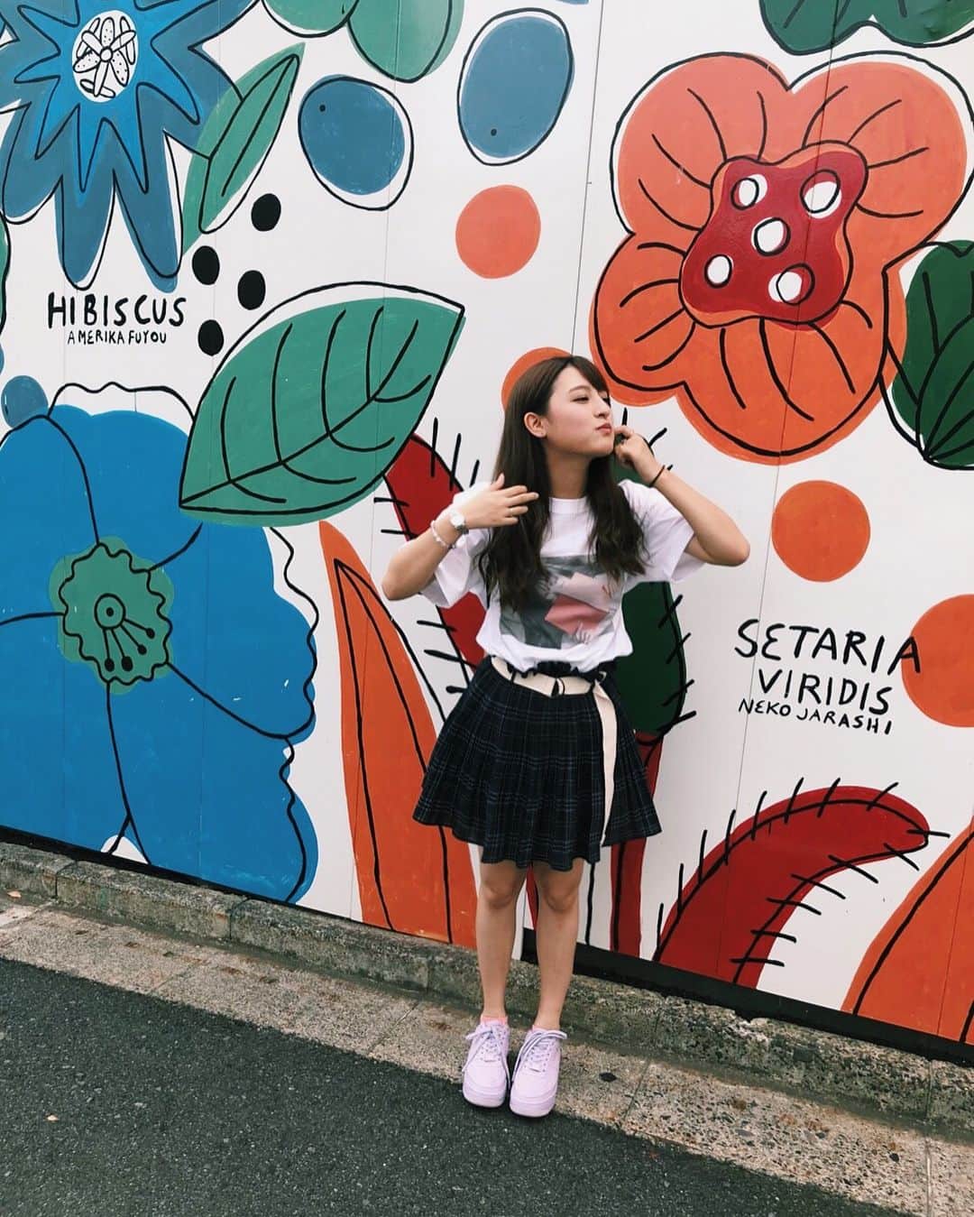 森高愛さんのインスタグラム写真 - (森高愛Instagram)「このTシャツ…😎 . #スライドして見てね▶️ #Tシャツの女の子誰だと思う？」8月30日 18時35分 - ai_moritaka_official