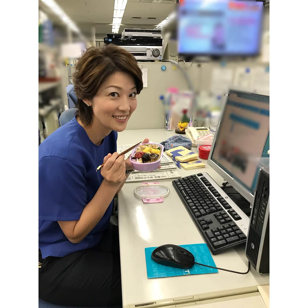 TBSアナウンサー公式さんのインスタグラム写真 - (TBSアナウンサー公式Instagram)「こんばんは⭐️ 小川知子です。 フラッシュニュース前の腹ごしらえです。😁 お弁当が好きです。💕 がんばろっと。 #tbs #tbs公式 #tbs_annogram  #tbsアナウンサー公式インスタグラム  #tbsアナグラム #フラッシュニュース #小川知子 #fromtbs #手作りお弁当 #卵焼き入ってます」8月30日 18時49分 - tbs_annogram